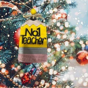 Porta-cartão-presente para professor nº 1 pintado à mão, enfeite de Natal em camadas | Enfeites de Natal | Presentes de Natal artesanais | Personalizados
