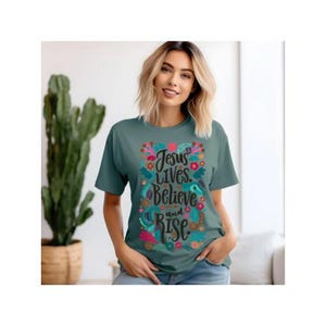 Jesus lebt, glaube und werde auferstehen | Christliche Ostergrafiken | Blumen Auferstehung Collage | | Christliches Shirt | Jesus-Shirt-Designs