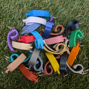 Ultimate Frisbee Disc Clip - Backpack and key ring attachment - Ultimate accessory - Gift idea - Disc clip