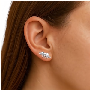Lindo par de aretes de perezoso / Aretes de perezoso de plata / Aretes de animales / Aretes de plata / Regalos para ella / Regalos lindos /