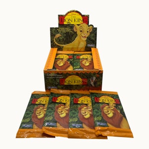 4 paquets de cartes à collectionner vintage Le Roi Lion de Disney, série 1. 8 cartes par paquet. Cartes spéciales insérées au hasard. Skybox 1994.