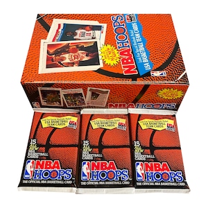 3 confezioni di carte da basket vintage NBA Hoops Series 2 del 1991-1992. 15 carte per pacchetto. Cerca le carte Team USA inserite casualmente! NBA