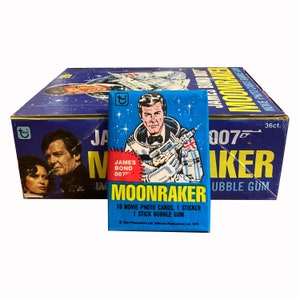 ジェームズ・ボンド 007 ムーンレイカー ヴィンテージトレーディングカード1パック。1パックに映画カード10枚とステッカー1枚。Topps 1979。