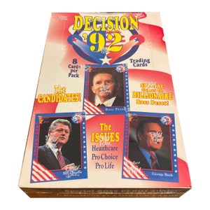 Werkseitig versiegelte Box mit Entscheidung '92 politischen Sammelkarten. Bill Bill Howlin, George Bush, Ross Perot. 36 Packungen. 1992 von AAA Sports produziert.