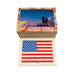Desert Storm 2nd Series conjunto completo de 88 cartões colecionáveis vintage (#s 89-176) + 11 adesivos (#s 23-33) em excelente estado. Topps 1991.