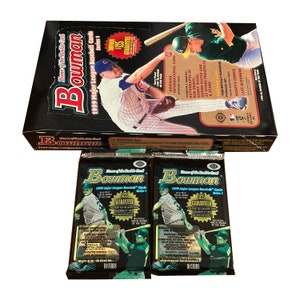 2 confezioni di carte da baseball Bowman vintage serie 1 del 1999. 10 carte per pacchetto. Carte speciali inserite in modo casuale. Collezionali tutti! Topps MLB 1999