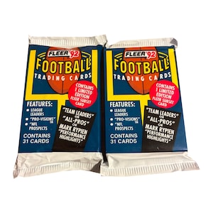 2 JUMBO Packungen von 1992 Fleer Football Karten. 31 Karten pro Packung. Jede Menge klassischer NFL Stars! Mehrere Teilmengen. Sammle sie alle! Fleer 1992.