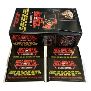 4 paquets de cartes à collectionner vintage Mega Metal. 12 cartes de collection en métal lourd par paquet. Hologrammes bonus insérés au hasard dans certains packs !