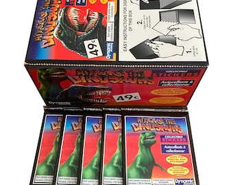 恐竜襲来! トレーディング カード 4 パック。各パックにはカード 5 枚