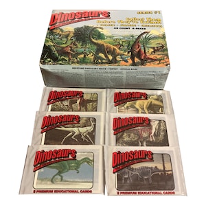 恐竜 - 中生代シリーズ1 6パック。絶滅する前に集めよう！1パックにカード8枚入り。レッドストーン・マーケティング 1993年。