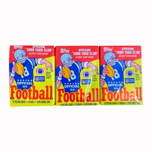 3 paquets de cartes de football NFL Vintage Topps 1989. 15 cartes + 1 sticker par paquet. packs de cire vintage en excellent état ! Topps 1989.