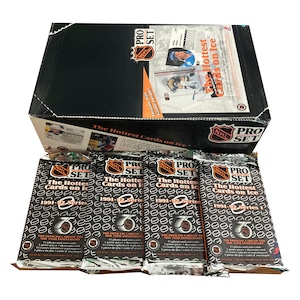 4 packs of 1991-92 Pro Set vintage NHL Hockey cards Series 1. 15 cards per pack. Lots of classic NHL stars! Bilingual edition.