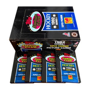 1992 Topps スタジアム クラブ ビンテージ NHL ホッケー カード 4 パック。1 パックあたり 15 枚の超プレミアム ピクチャー カード。すべて集めましょう! Topps 1992。