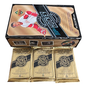3 pakken vintage NHL Hockey-ruilkaarten uit de Upper Deck High Number-serie uit 1992-93. 15 holografisch verbeterde kaarten per pakket.