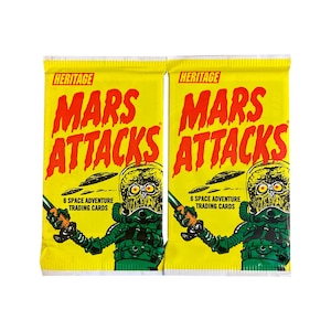 2 paquets de cartes à collectionner vintage Mars Attacks Heritage. 6 cartes à collectionner d'aventure spatiale par paquet. Collectionnez-les tous ! Publié par Topps.