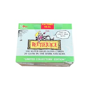 Beetlejuice-animatieserie, in de fabriek verzegelde doos *BESCHADIGDE DOOS* met 100 kaarten en 20 glow-in-the-dark-stickers. 1 van de slechts 3000 gemaakt!