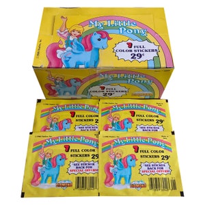 Lot de 4 autocollants vintage pour album My Little Pony. 7 autocollants en couleur par paquet. Collectionnez-les tous ! Produit par Diamond en 1986.