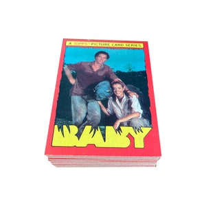 Ensemble complet pour bébé de 66 cartes à collectionner de films vintage et 11 autocollants en excellent état. Topps 1985. Film horrible, belles cartes !