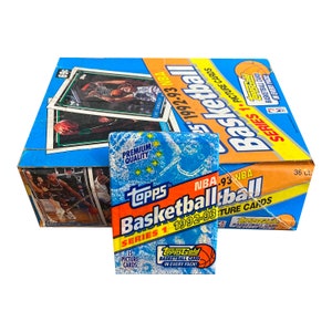 1 paquet de cartes à collectionner vintage Topps NBA Basketball Series 1 1992-93. 15 cartes illustrées, dont 1 carte ToppsGold par paquet. Topps 1992.
