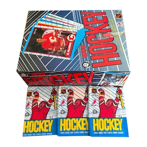 1989-90 年代のビンテージ O-Pee-Chee NHL ホッケー ピクチャー カード 3 パック。各パックにプレーヤー カードとバブル ガムが入っています。OPC 1989。すべて集めましょう。