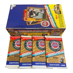 Lot de 4 cartes à collectionner vintage Pro Football Hall Of Fame. 10 cartes par paquet. Le jeu de 160 cartes comprend 1991 intronisés. Enor 1991. NFL HOF