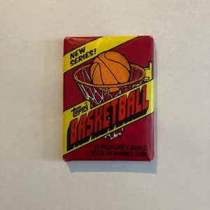 Carte da basket Topps 1981-82. 1 confezione vintage sigillata in ceralacca in ottime condizioni. Per maggiori informazioni sulle condizioni, vedere la descrizione. Confezione n. 1. NBA