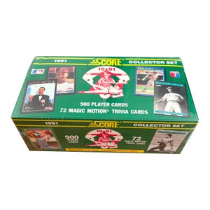 Set di carte da baseball MLB vintage del 1991, sigillate in fabbrica. Include 900 carte giocatore + 72 carte Magic Motion Trivia. Ammaccatura sull'angolo della scatola.