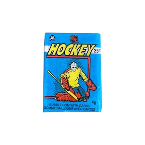 1982-83 O-Pee-Chee NHL ホッケー ビンテージ ピクチャー カード 1 パック。未開封のワックス パックで、非常に良好な状態です。O-Pee-Chee 1982。