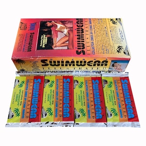 4 confezioni di carte collezionabili vintage illustrate di costumi da bagno di Ujena. 10 carte per pacchetto. Schede spettroscopiche inserite in modo casuale. Immagini comiche 1993.
