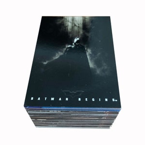 Batman Begins set base completo di 90 carte collezionabili vintage in condizioni eccellenti. Rilasciato da Topps. Christian BaleKatie Holmes