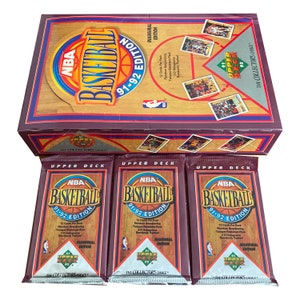 3 pakken vintage basketbalkaarten 1991-1992 Upper Deck. Inaugurele uitgave. 12 kaarten per pak. Willekeurig ingevoegde hologrammen.