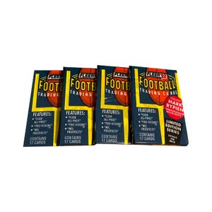 4 paquets de cartes de football Fleer 1992. 17 cartes par paquet. De nombreuses stars classiques de la NFL ! Collectionnez-les tous ! Fleer 1992.