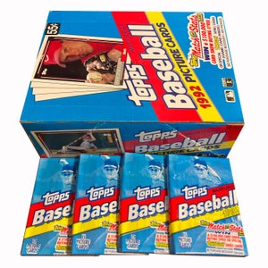 1992 Topps ビンテージ ベースボール カード 4 パック。1 パックあたり 15 枚のピクチャー カード。全部集めましょう! Topps 1992。