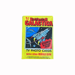 Battlestar Galactica vintage wax pack. TV photo cards + sticker in every pack. Topps 1978. Excellent condition.