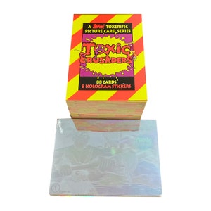 Ensemble complet de 88 cartes à collectionner vintage et 8 autocollants hologrammes Toxic Crusaders en excellent état. Topps 1991. Toxicité ! Troma.