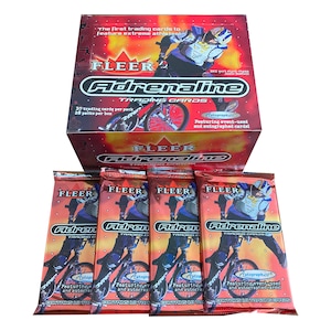 4 Packungen mit Vintage-Sammelkarten. Die ersten Sammelkarten mit Extremsportlern! 10 Karten pro Packung. Fleer 2000.