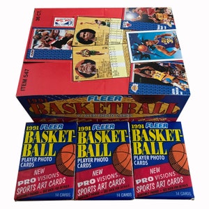 3 pakken Fleer-basketbalkaarten uit 1991. 14 spelersfotokaarten per vintage waxpakket. Fleer 1991. Leuk!