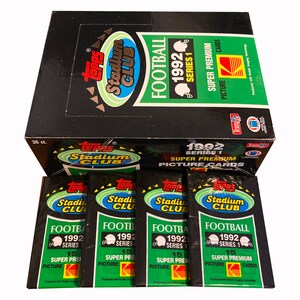 Lot de 4 cartes de football vintage Topps Stadium Club Series 1 1992. 15 cartes illustrées super premium par paquet. Topps 1992. Collectionnez-les tous !