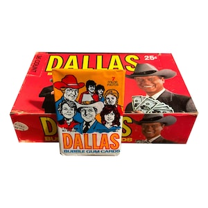 1 pacote de pacotes de cera de cartões colecionáveis vintage do programa de TV de Dallas. 7 cartas por pacote. Excelente estado geral com gengiva intacta. Donruss 1981.
