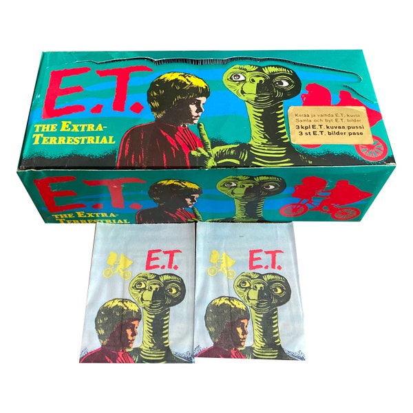 2 packs of E.T. vintage trading cards. 3 mini cards per pack. Released by Monty Factories (Holland) in 1982. E.T. phone home!
