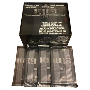 4er Packs von Helden von 9-11-01 Vintage Sammelkarten. 8 Karten pro Packung. Anfang der 2000er Jahre von Chestnut Editions veröffentlicht.