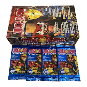 4 pakken Judge Dredd The Epics vintage ruilkaarten. 8 kaarten per pak. Met de allerbeste kunst uit 2000 na Christus! Rand inst. 1995.
