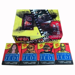 1 pakje Star Wars Return of the Jedi Series 2 vintage ruilkaarten. Jij kiest de verpakking! 10 kaarten + 1 sticker per verpakking. Topps 1983.