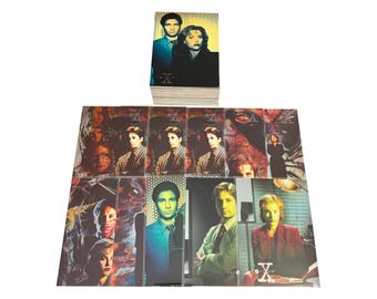 X-Files Season 1 complete set of 72 vintage trading cards + 10 bonus chase cards in excellent condition. Topps 1996. Mulder! Scully!