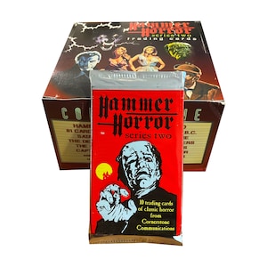 1 Packung Hammer Horror Series 2 Vintage Sammelkarten. 10 Karten pro Packung. Im Jahr 1996 von Cornerstone Kommunikation veröffentlicht. Sehr selten!