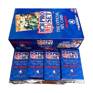 4 confezioni di carte da football NFL Pro Set 1992 Serie 1. 15 carte per confezione. Tante stelle classiche della NFL! Pro Set 1992. Collezionali tutte!