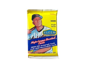 1 pack of 2000 Fleer Tradition vintage MLB Baseball cards. 10 cards per pack. Randomly inserted autograph + memorabilia cards. Fleer 2000.