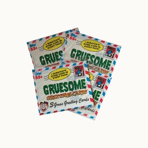 4 paquets de cartes à collectionner vintage Gruesome Greetings. 3 cartes de vœux brutes par paquet. Topps 1992. 1 carte qui gratte et pue dans chaque paquet !