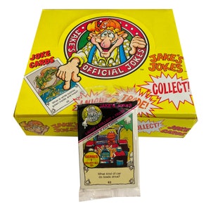 1 paquet de cartes à collectionner de blagues anciennes Jake's Jokes. 18 cartes par paquet. Collectionnez les 121 ! Blagues de Joseph Rosenbloom. Jeux internationaux. Ah !