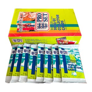 8 Packungen von 1990-91 UK Football Karten (Fußball). 9 Karten pro Packung. Sammle sie alle! Herausgegeben von Pro Set.
